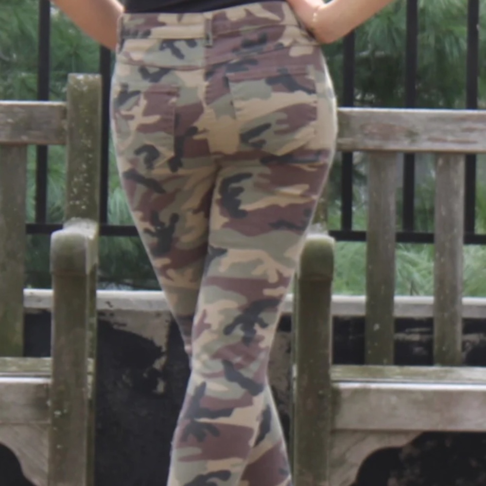 Camouflage Distressed Skinny Jeans - Picture 9 of 10